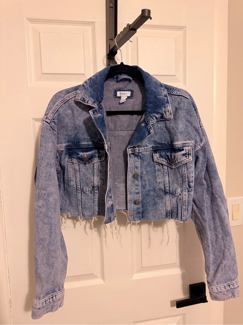 Forever 21 Cropped Acid-Wash Denim Jacket in Light Blue